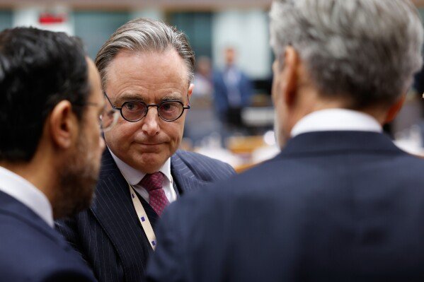 FILE - Belgium's Prime Minister Bart De Wever, center, speaks with Cypriot President Nikos Christodoulides, left, and Netherland's Prime Minister Dick Schoof during a round table meeting at the EU Summit in Brussels, Dec. 18, 2025. (AP Photo/Geert Vanden Wijngaert)