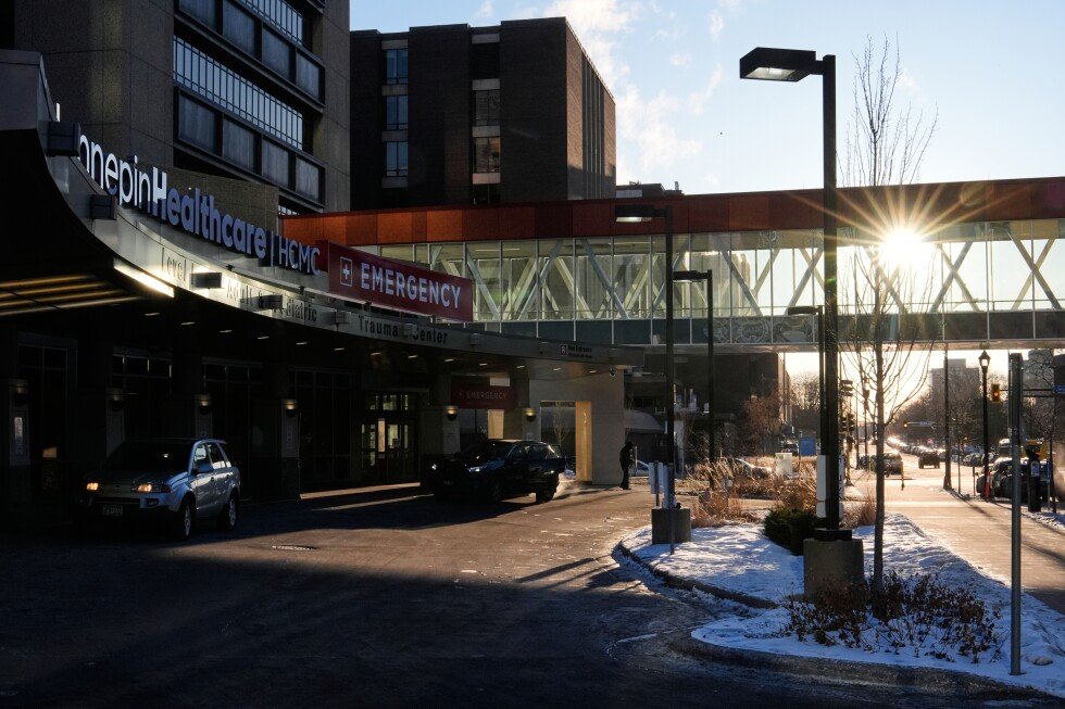 la-version-de-ice-sobre-fractura-craneal-de-un-hombre-genera-tension-en-hospital-de-minnesota