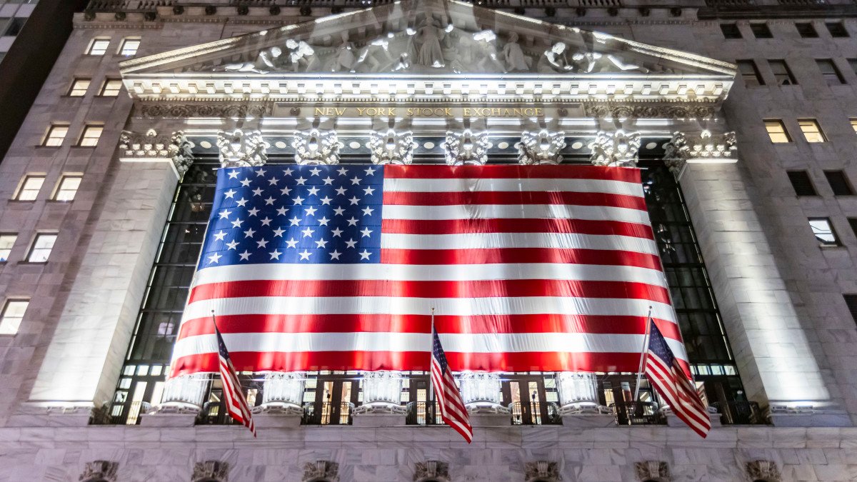 stock-market-today:-love-is-in-the-air-as-market-rebounds-from-rocky-overnight-trading;-dow,-russell-rise