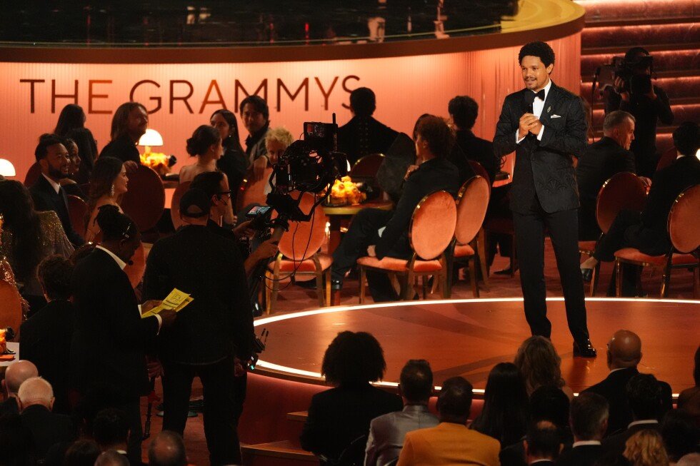 host-trevor-noah-takes-aim-at-nicki-minaj,-goes-easy-on-kendrick-lamar-at-grammys