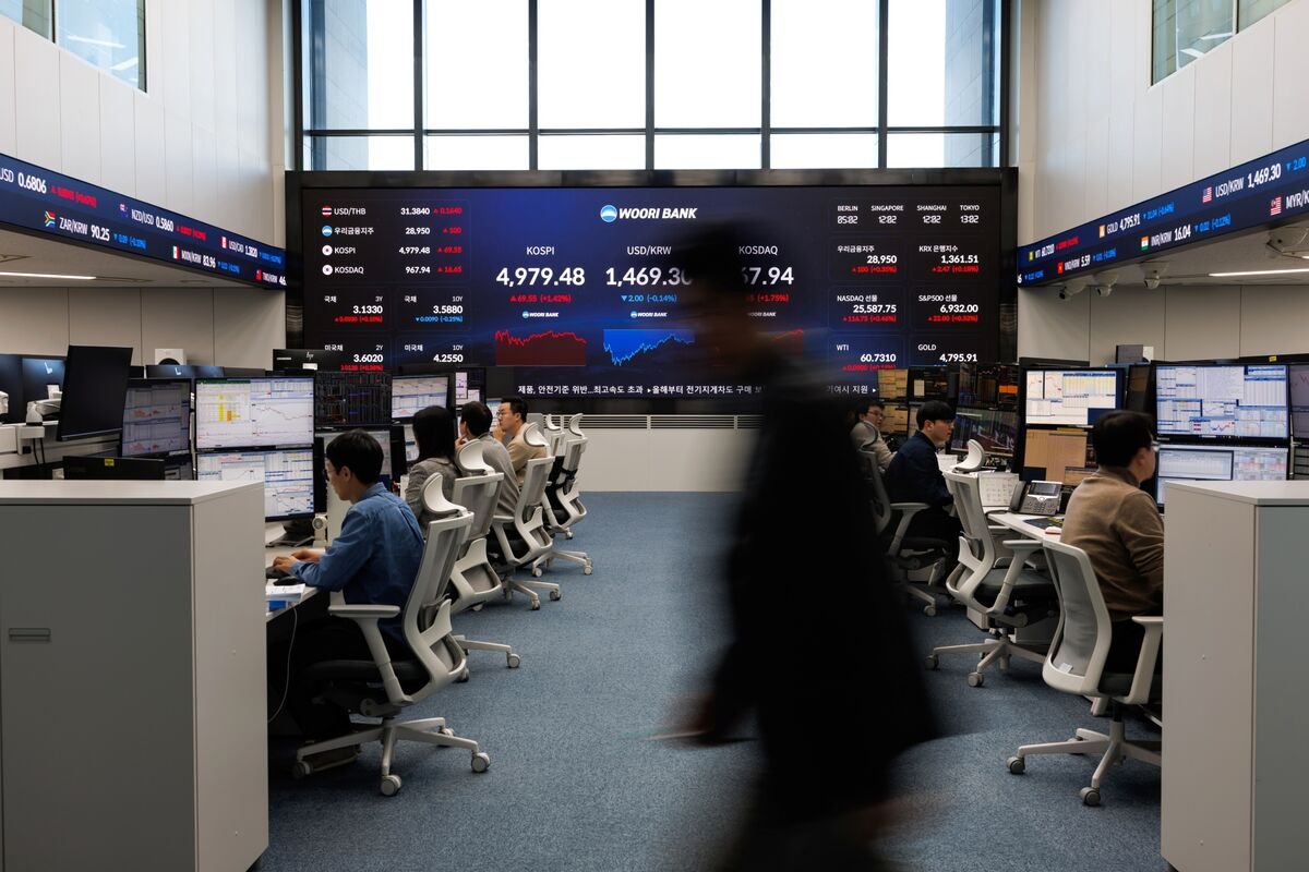 south-korean-stocks-roar-back-as-chipmakers-rebound-from-selloff