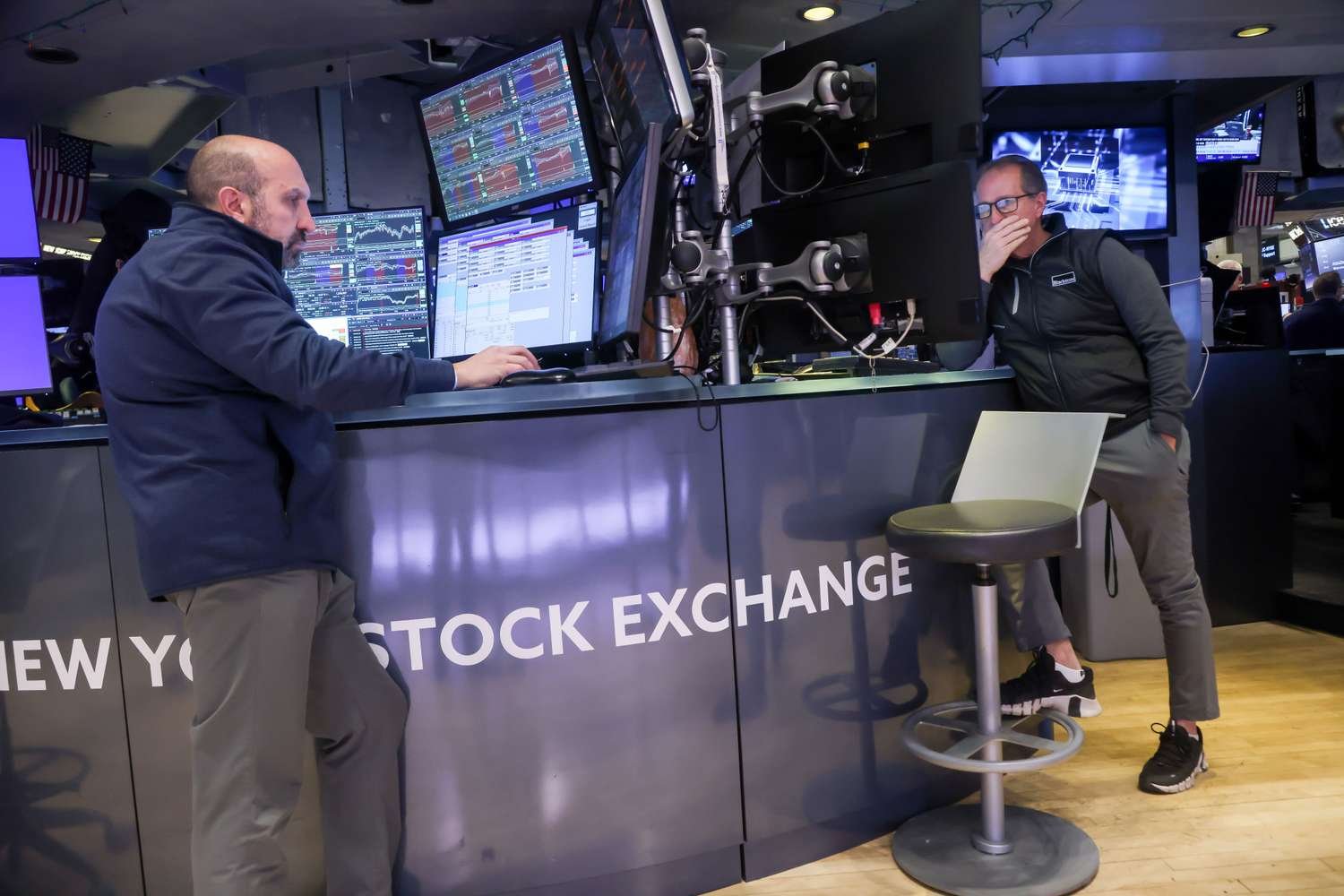 stock-market-today:-futures-mostly-rise-as-palantir-leads-tech-shares-higher;-gold,-silver-rebound