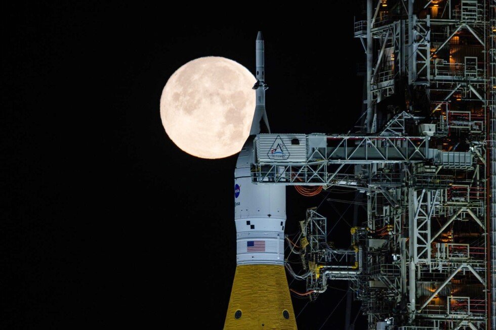 la-nasa-aplaza-el-lanzamiento-de-mision-lunar-tras-pruebas-que-revelaron-fugas-de-combustible