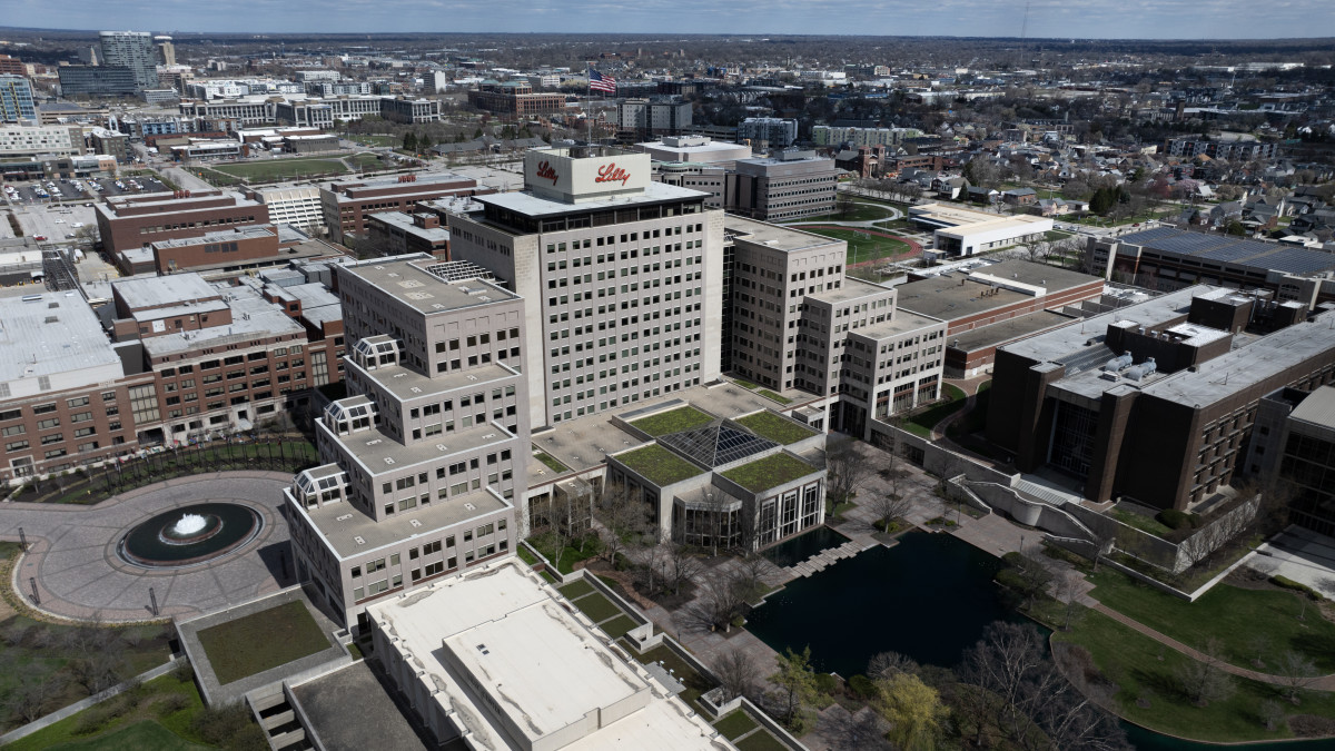 stock-market-today,-feb.-4:-tech-stock-selloff-moderates-as-ai-worries-mount,-value-and-small-caps-win