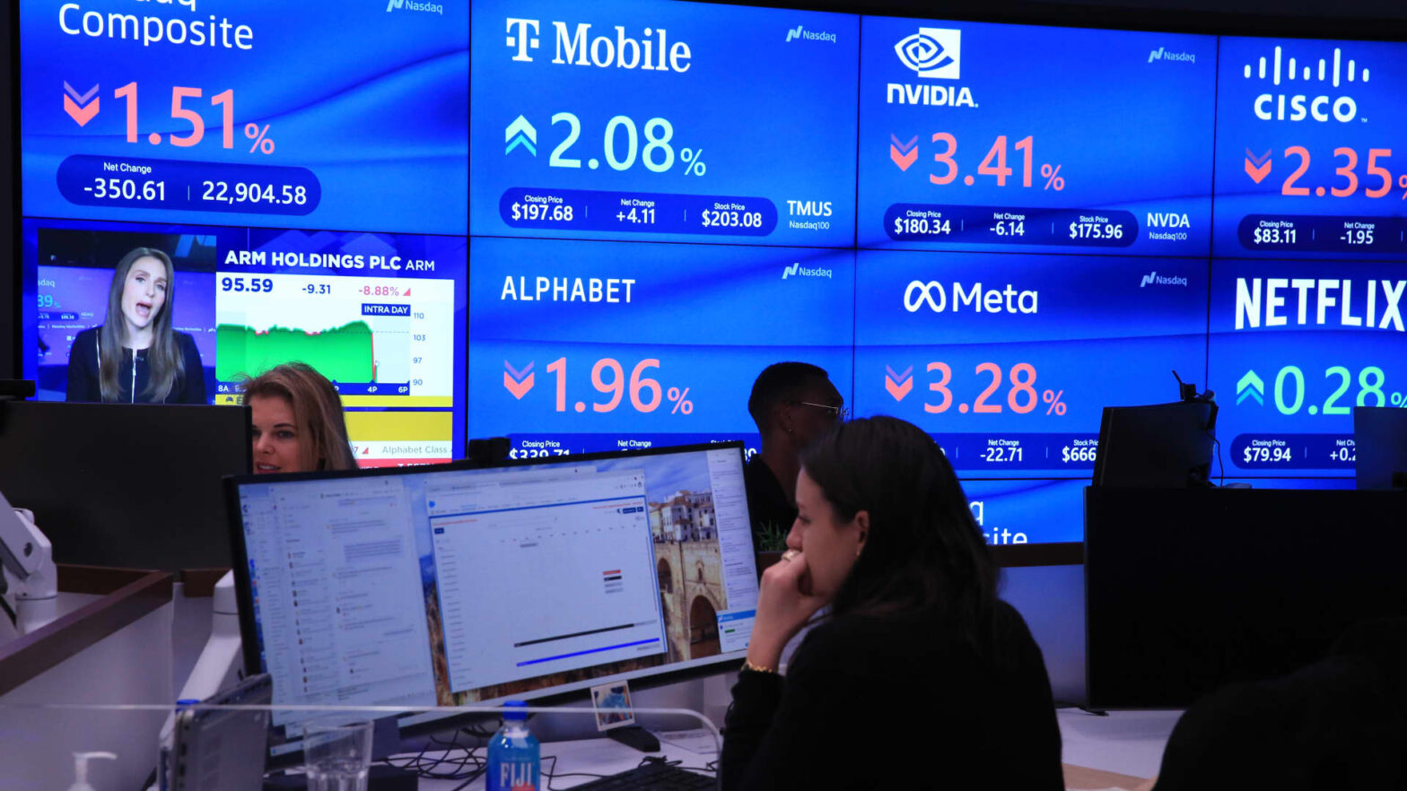 stock-futures-drop-as-amazon-slide-adds-to-wall-street’s-tech-woes:-live-updates