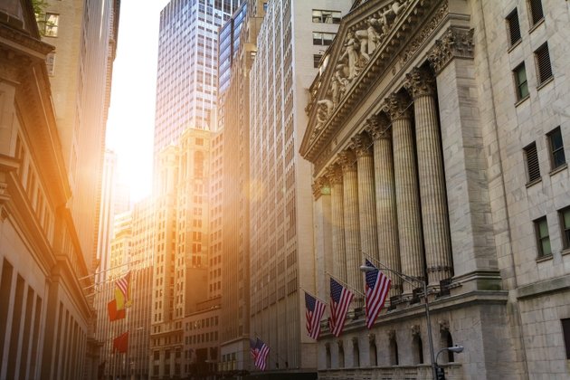 us.-stocks-rebound-after-three-days-of-declines;-investors-digest-amzn-earnings,-ai-capex