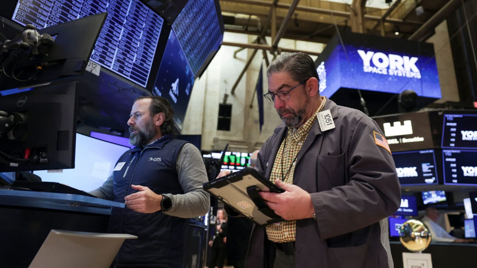 stock-futures-are-little-changed-after-dow-hits-new-record:-live-updates