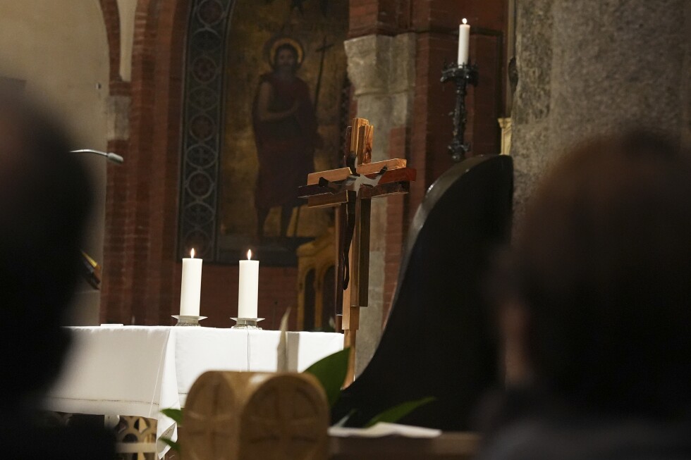 catholic-cross-like-no-other-is-a-beacon-of-unity-in-olympic-host-city-milan