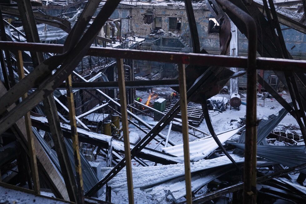 russia-thinks-it-can-outsmart-the-us-during-ukraine-peace-talks,-a-european-intelligence-chief-says