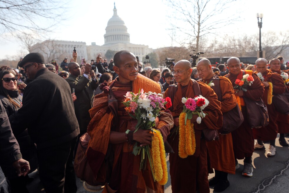 buddhist-monks-walk-to-the-us-capitol-on-the-final-day-of-their-15-week-journey-from-texas