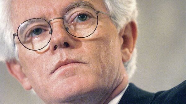 how-to-deal-with-a-bear-hit-stock-in-falling-market?-peter-lynch-explains