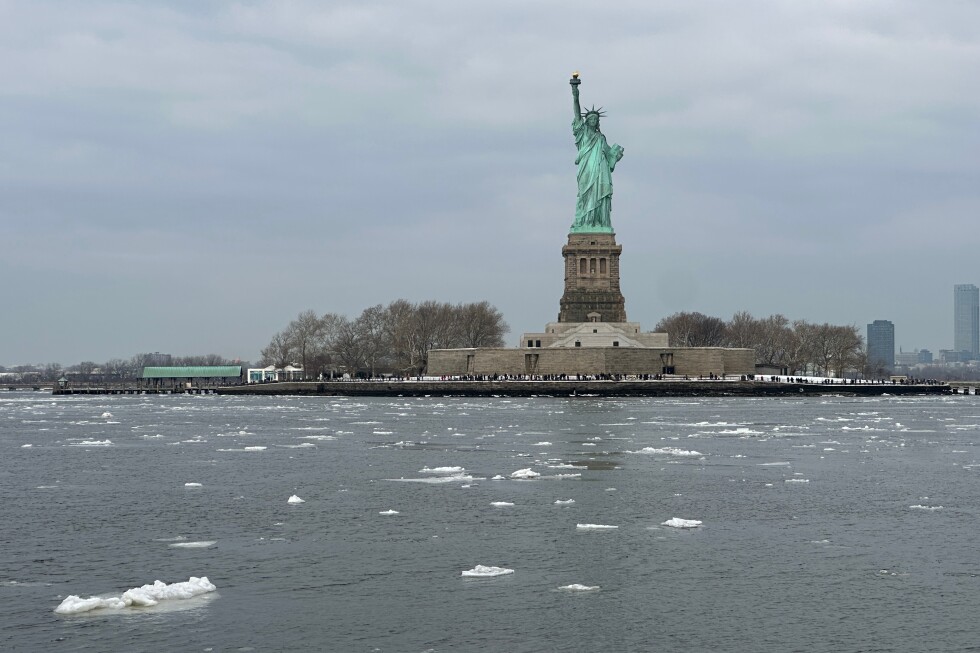 a-storm-system-sweeps-across-the-southeast-triggering-tornado-warnings-and-damaging-winds