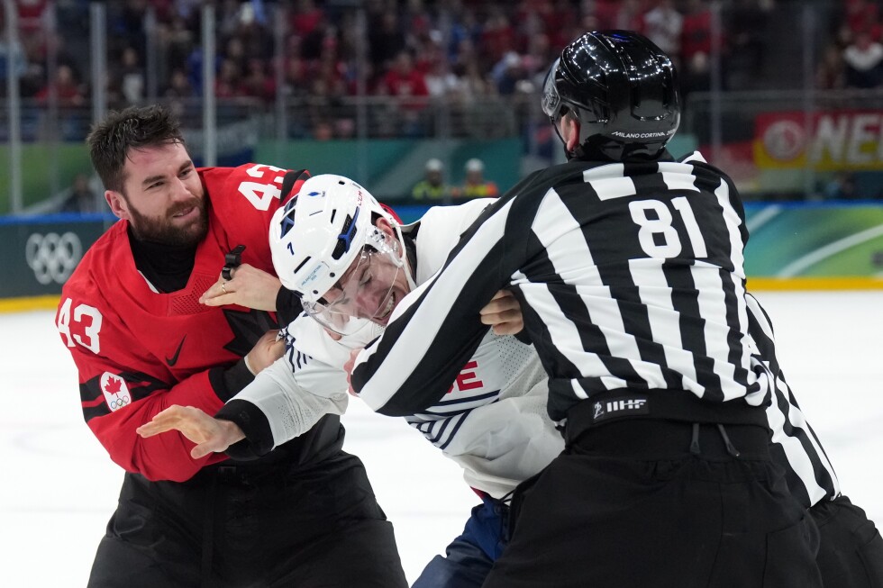 tom-wilson-fights-in-canada’s-game-vs.-france-at-the-olympics