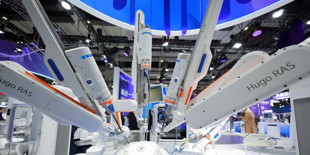 stocks-to-watch-tuesday:-norwegian,-hyatt,-zim,-medtronic