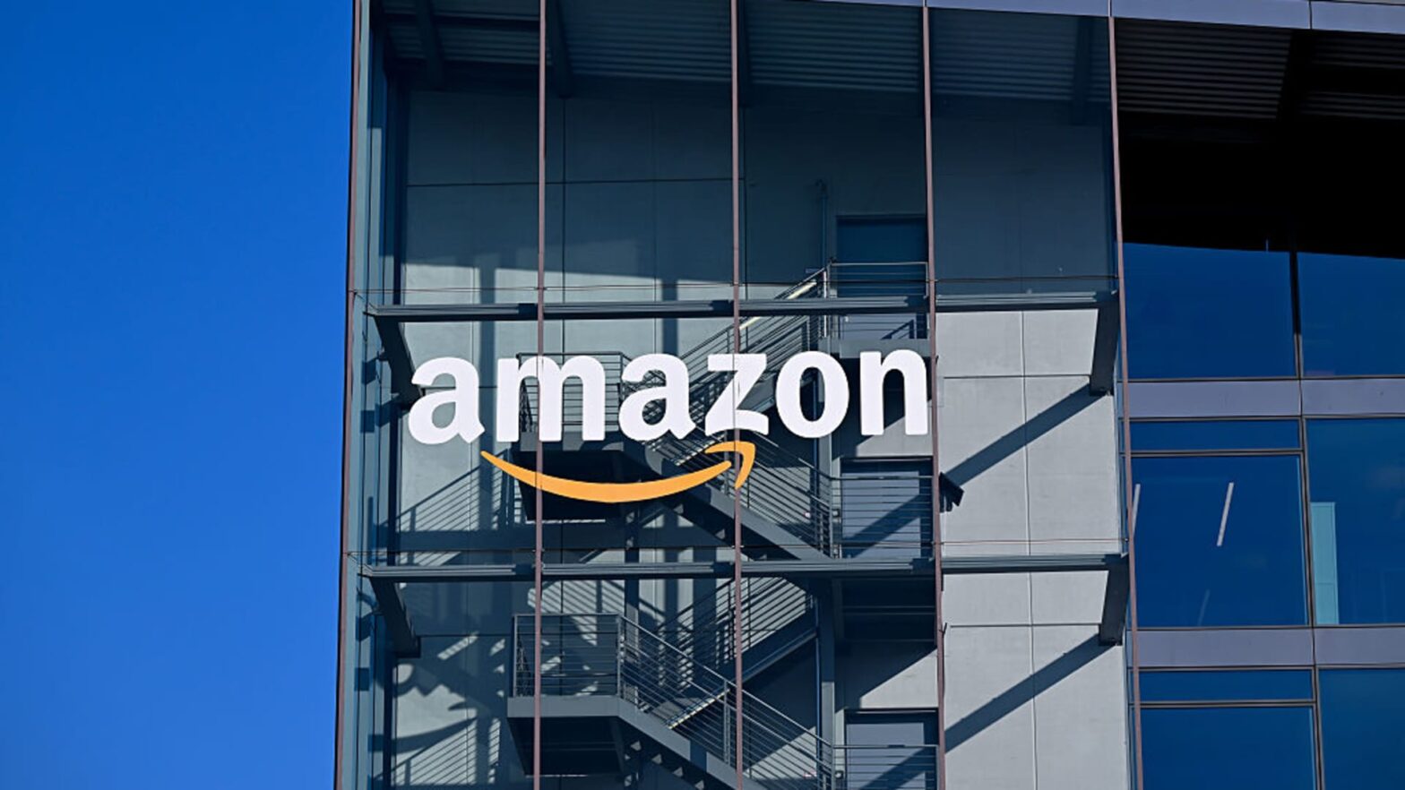 amazon’s-losing-streak,-berkshire’s-new-position,-the-‘boomcession’-and-more-in-morning-squawk