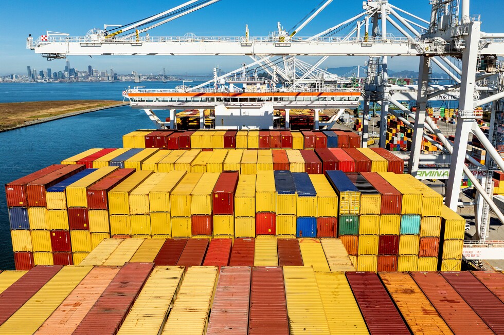 us.-trade-deficit-slipped-to-$901-billion-last-year-amid-trump-tariffs