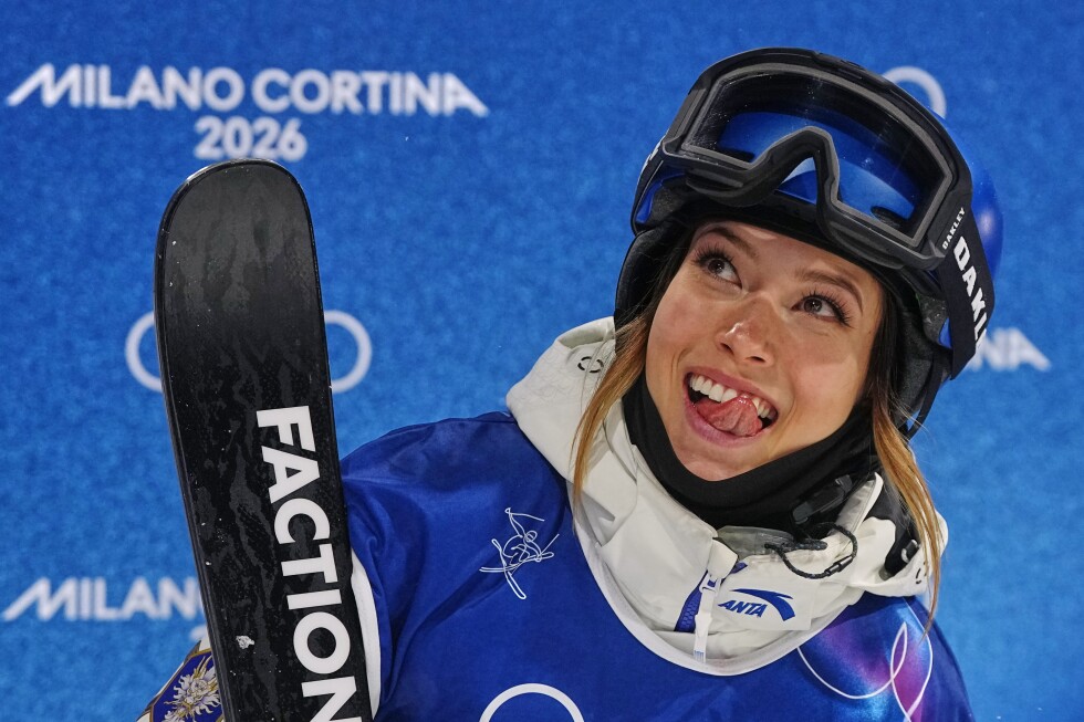 defending-olympic-champion-eileen-gu-falls-in-her-first-run-of-freeski-halfpipe-qualifying
