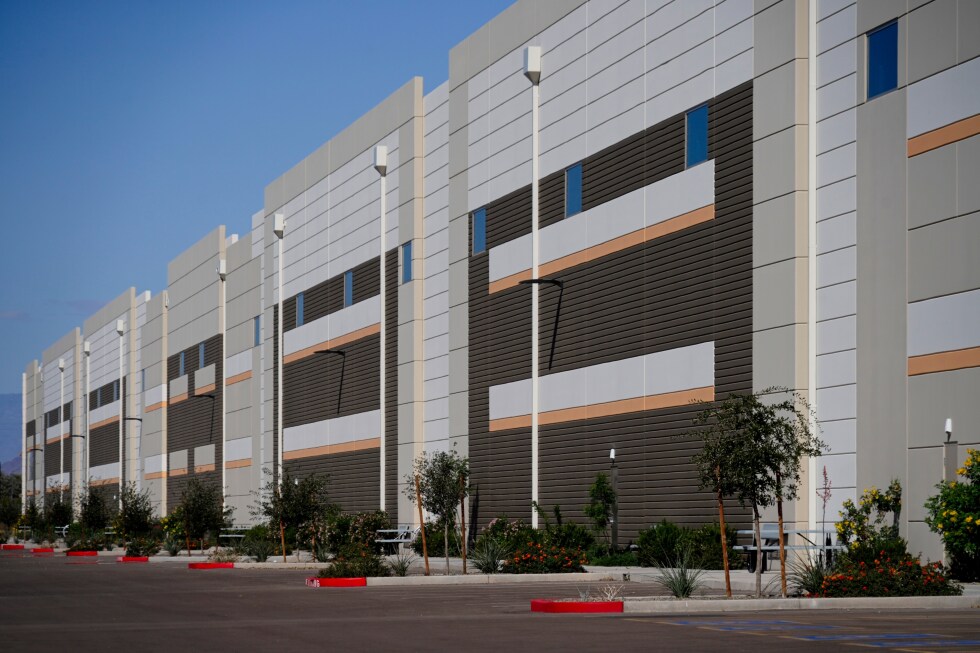 ice-begins-to-purchase-warehouses,-but-some-owners-are-backing-out-of-deals