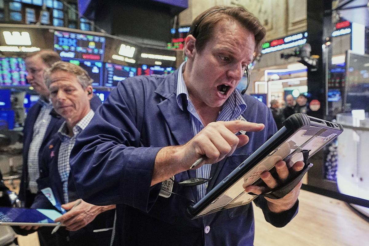 ‘money’s-moving-out-of-tech’:-wall-street-weighs-stock-market-winners-amid-the-ai-scare-trade