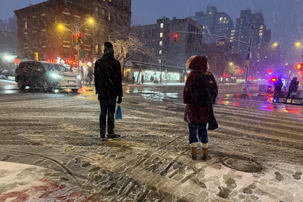 blizzard-warnings-send-east-coast-scrambling-to-prepare-for-heavy-snow-and-strong-winds