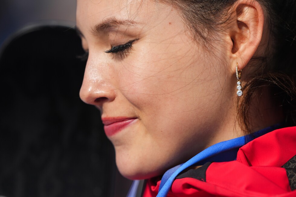 eileen-gu-in-tears-after-defending-her-olympic-halfpipe-title,-learning-of-her-grandmother’s-death
