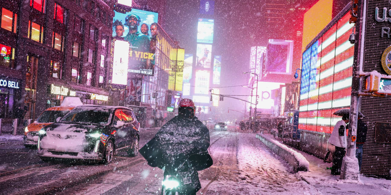 trump-tariffs,-nvidia-earnings,-iran-fears.-a-storm-is-coming-for-stock-markets-and-5-other-things-to-know-today