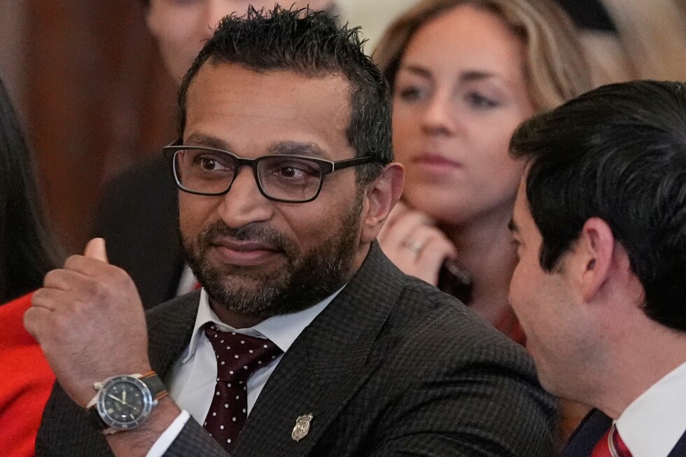 fbi-director-joins-us-men’s-hockey-team-in-locker-room-celebration-of-olympic-gold-medal