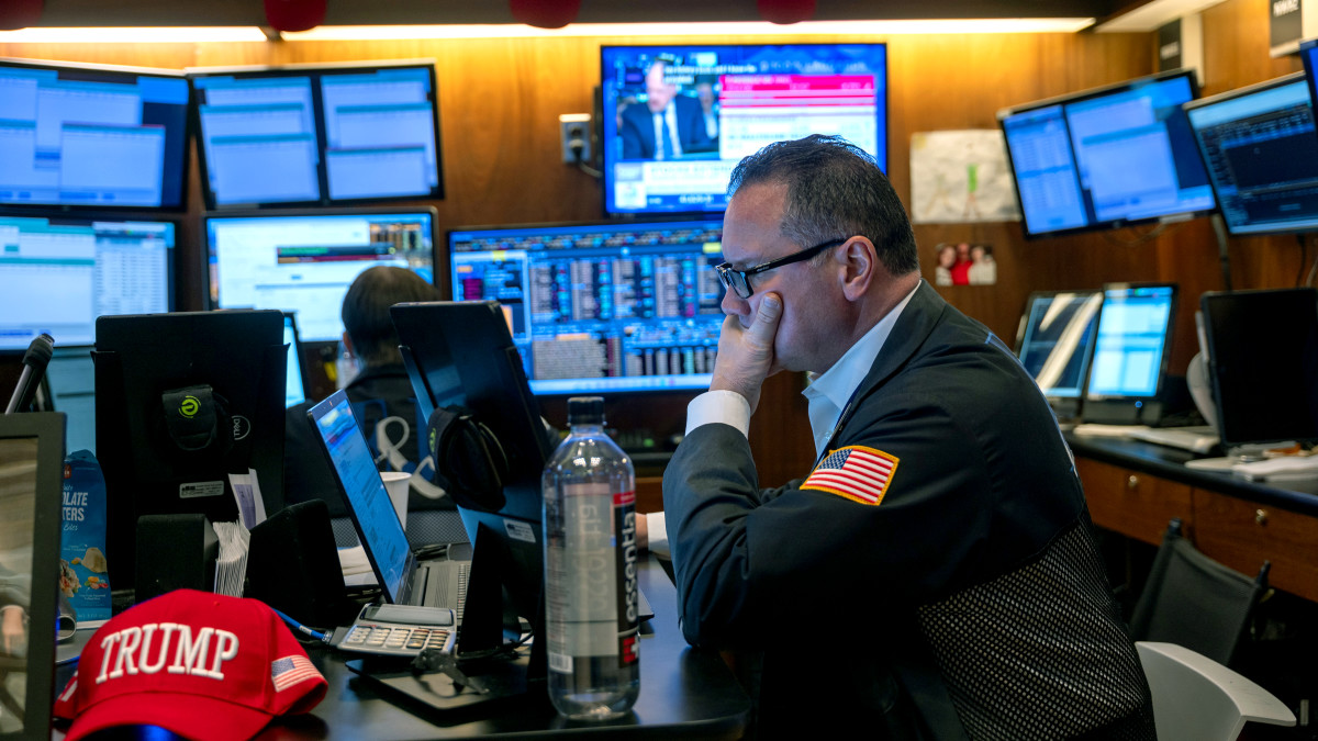 stock-market-today,-feb.-23:-stocks-fall-after-trump-bumps-up-new-global-tariff