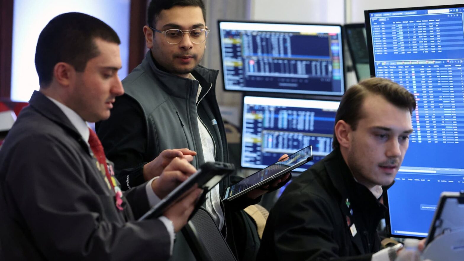 stock-futures-are-little-changed-after-major-indexes-sell-off-on-anxiety-over-ai-disruption,-tariffs:-live-updates