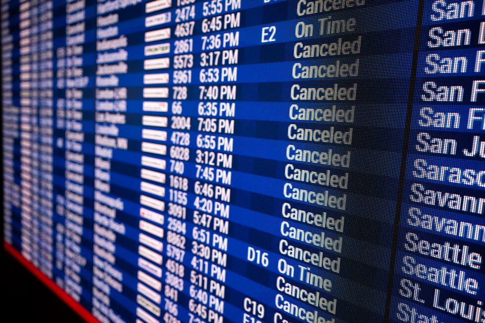 powerful-winter-storm-roils-travel-across-the-us,-leading-to-thousands-of-flight-cancellations