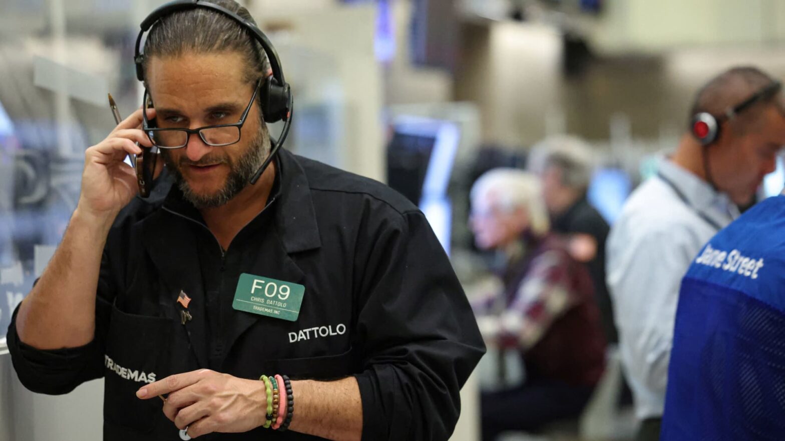 cnbc-daily-open:-unstable-tariff-situation-and-new-ai-disruption-spark-market-sell-off