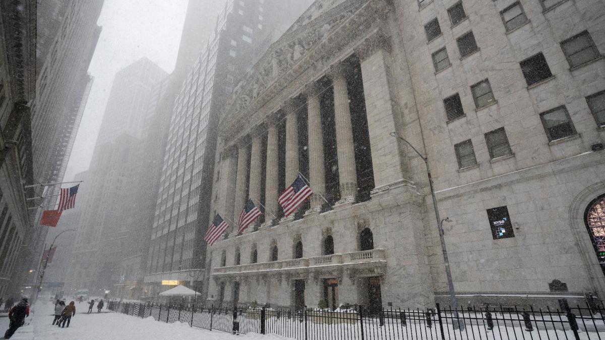 stock-market-today,-feb.-24:-anthropic-strikes-again-with-new-ai-legal-tools