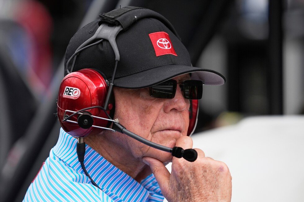 joe-gibbs-racing-adds-spire-to-lawsuit-and-wants-to-stop-gabehart-from-taking-another-job