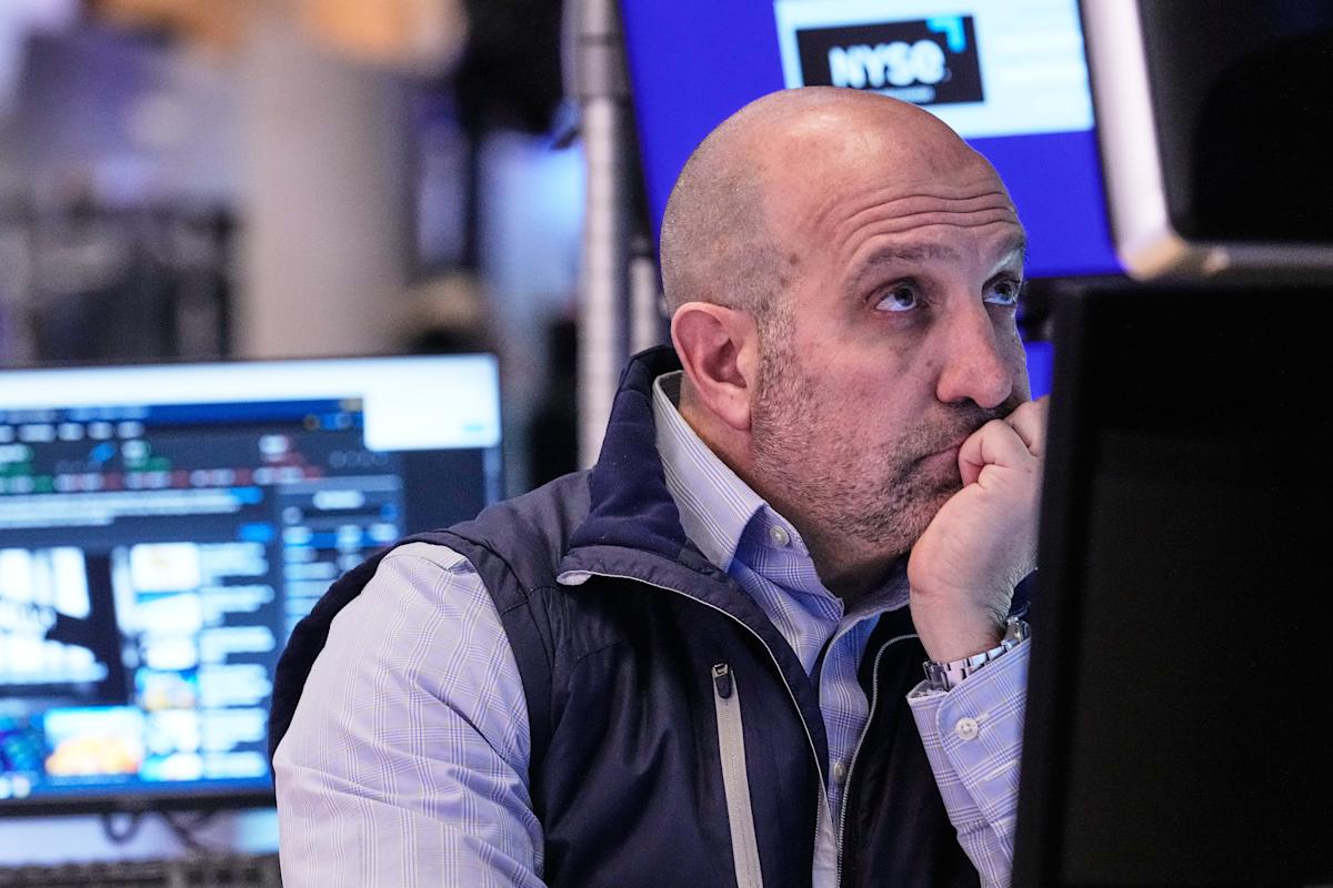 stock-market-today:-dow-wavers,-s&p-500,-nasdaq-sink-as-nvidia-leaves-investors-wanting-more