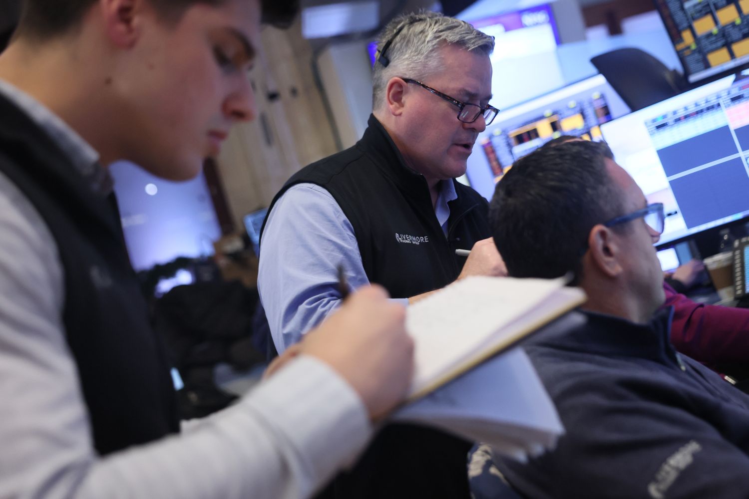 stock-market-today:-futures-fall-ahead-of-inflation-reading;-nvidia-shares-point-slightly-higher-after-sinking