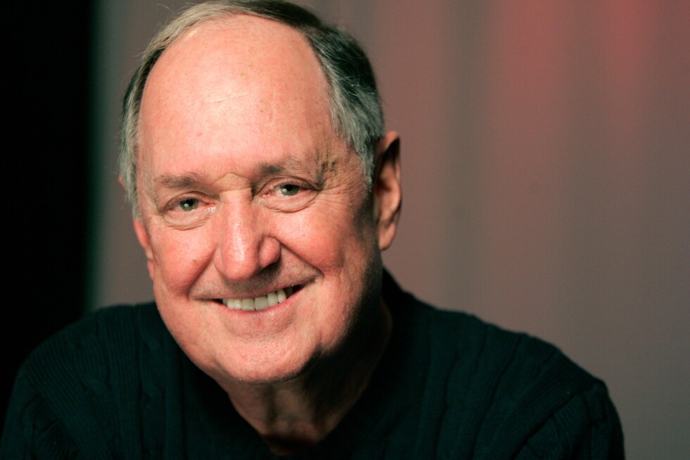 neil-sedaka,-hitmaking-singer-writer-of-the-’60s-and-’70s,-dies-at-86