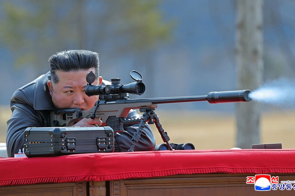 north-korea’s-kim-gifts-rifles-to-top-officials-after-party-congress