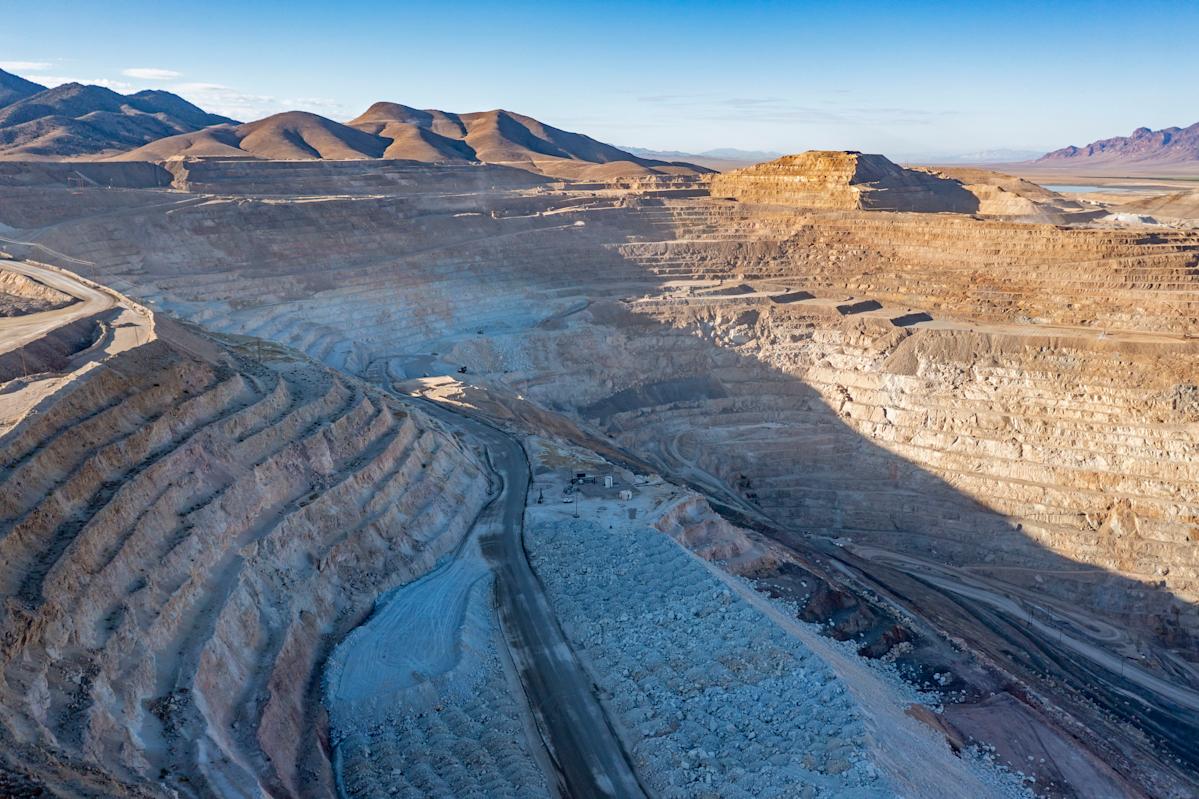 mining-stocks-are-the-new-market-darlings,-fueled-by-geopolitical-risks-and-ai-demand