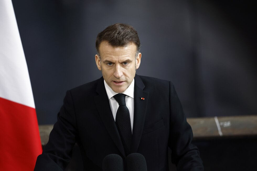 macron-addresses-french-nuclear-weapons-strategy