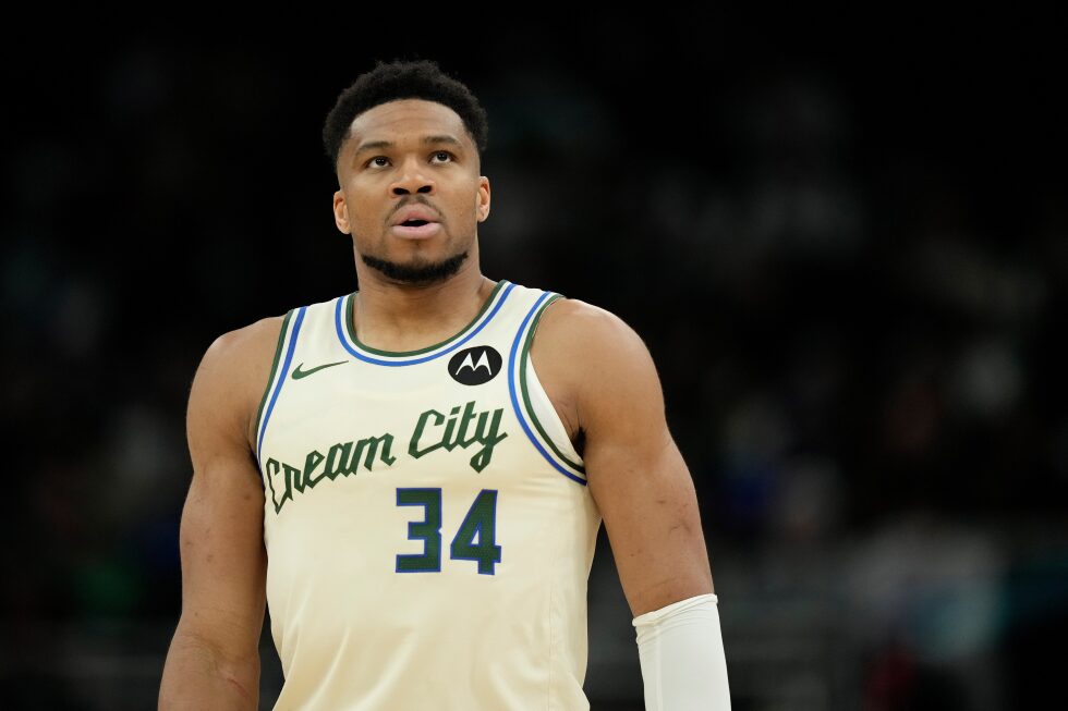 bucks-list-antetokounmpo-as-questionable-for-monday’s-game-with-celtics