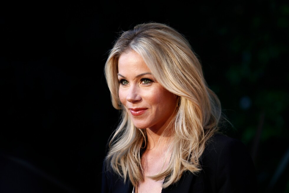christina-applegate’s-memoir-reveals-raw-and-funny-truths