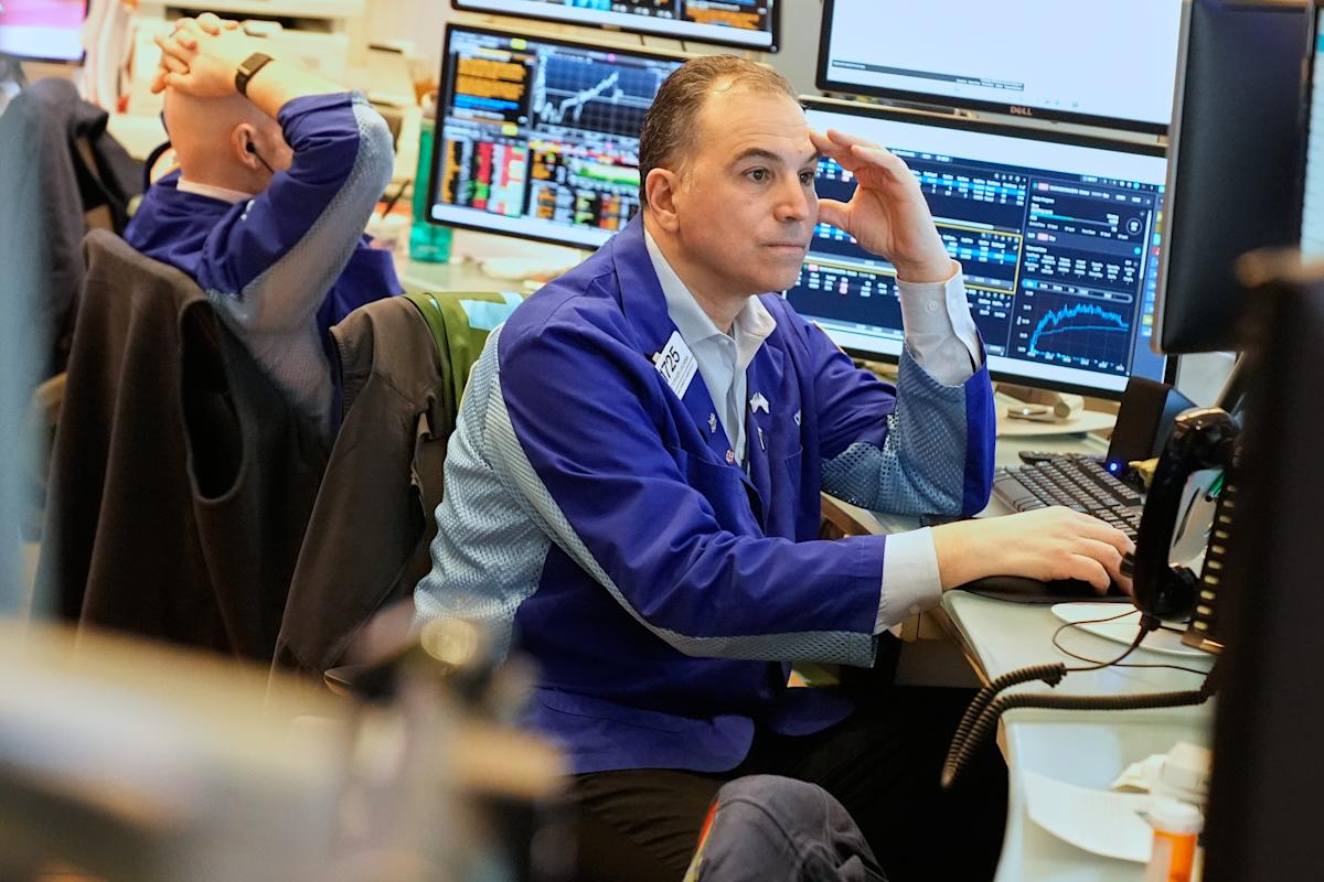 stock-market-today:-dow,-s&p-500,-nasdaq-trim-losses-but-end-sharply-lower-as-wall-street-assesses-iran-war-worries