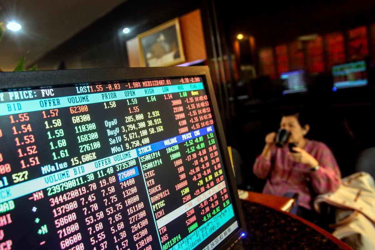 thailand’s-stock-index-drops-8%-to-trigger-trading-halt