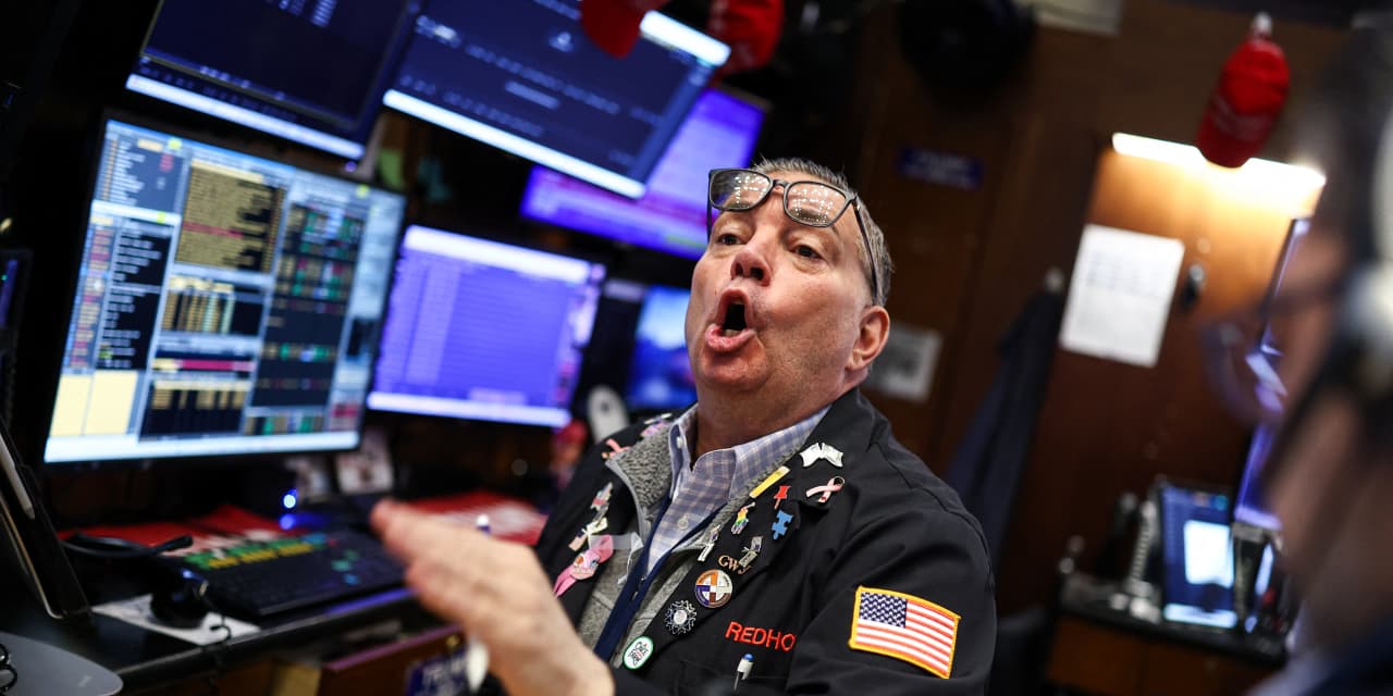 these-stocks-are-today’s-movers:-moderna,-crowdstrike,-gitlab,-coinbase,-strategy,-broadcom,-and-more