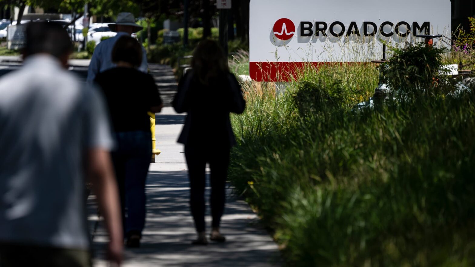 broadcom-earnings,-ai’s-pr-problem,-musk-takes-the-stand-and-more-in-morning-squawk