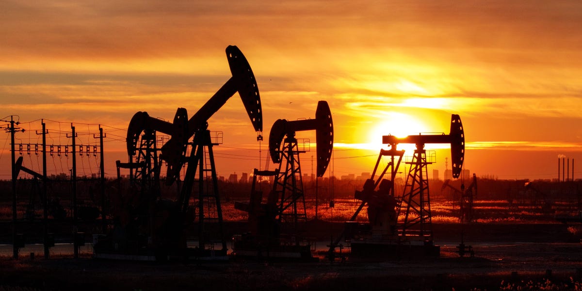 stock-market-today:-dow-drops-tumbles-as-oil-surge-slams-markets