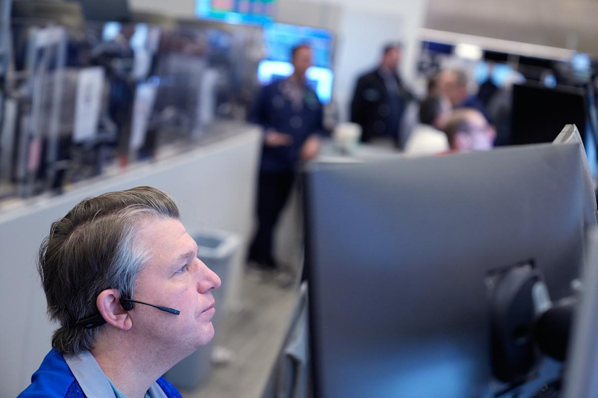 stock-market-today:-dow-falls-more-than-800-points,-s&p-500-and-nasdaq-sink-as-iran-war-jitters-return-with-another-oil-surge