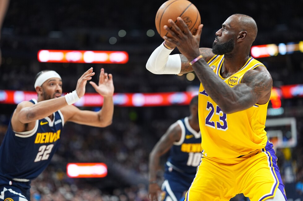lebron-james-breaks-kareem-abdul-jabbar’s-nba-record-for-career-field-goals