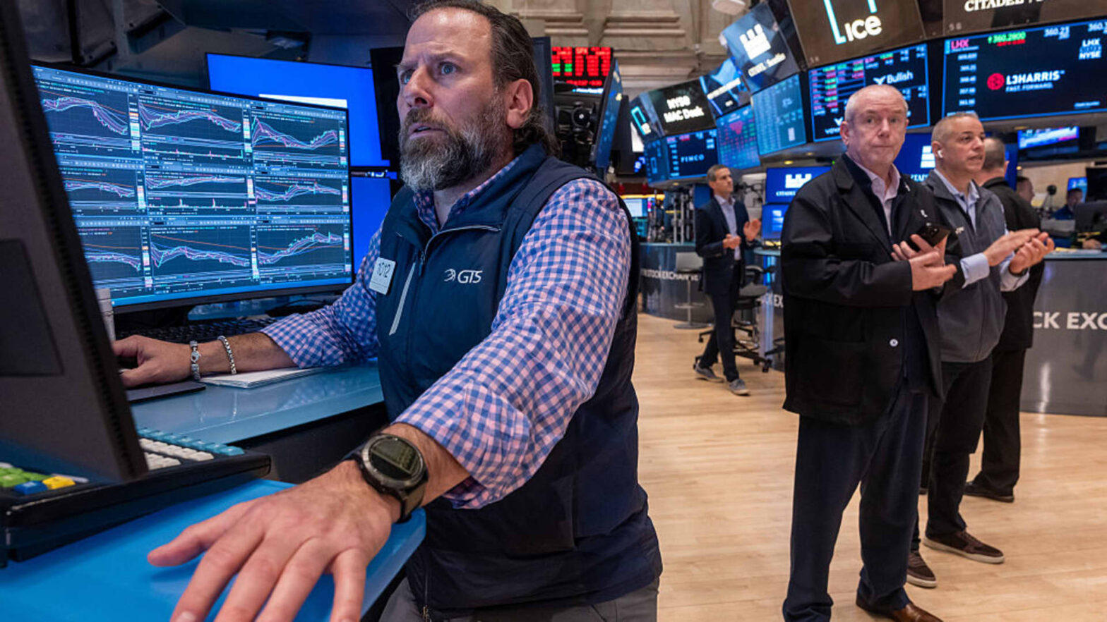 dow-futures-tumble-800-points-as-us.-oil-tops-$100-a-barrel-to-begin-the-week’s-trading:-live-updates