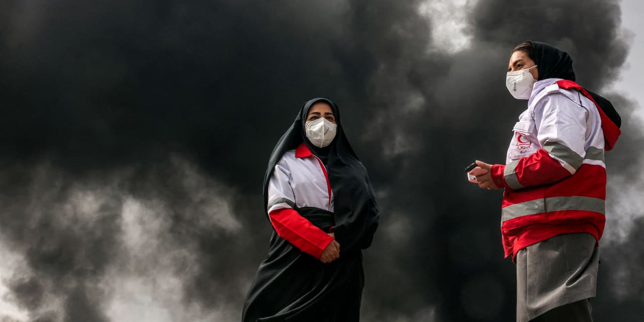 us.-stock-futures-sink-after-oil-surges-above-$100-a-barrel-as-iran-conflict-rages